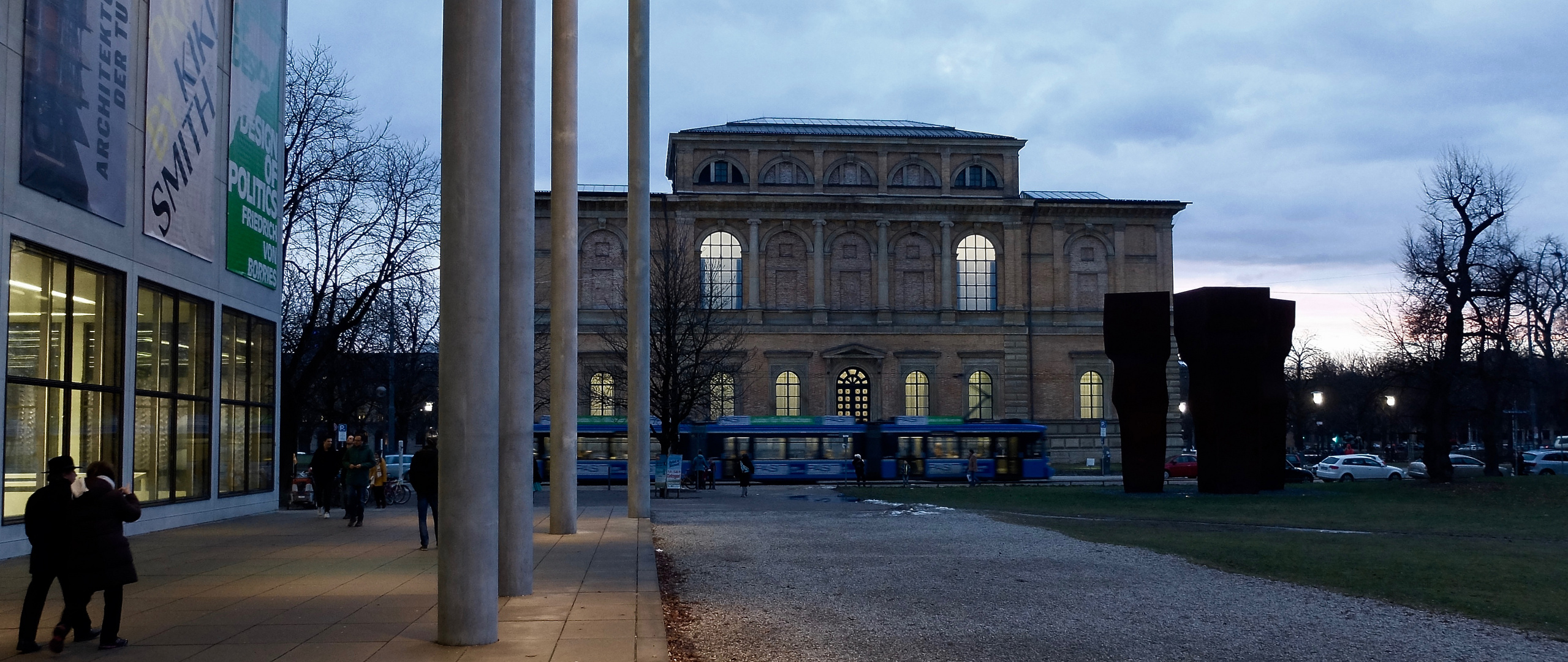 Tram im Stadtbild (1 von 3)