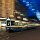 Tram im Weihnachtslicht