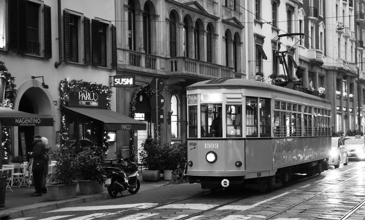 tram in bianco e nero