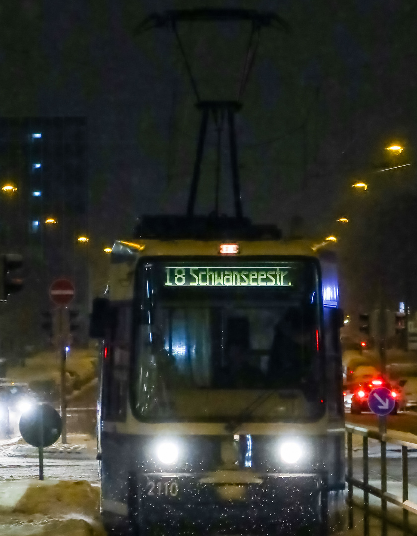 Tram kommt heran