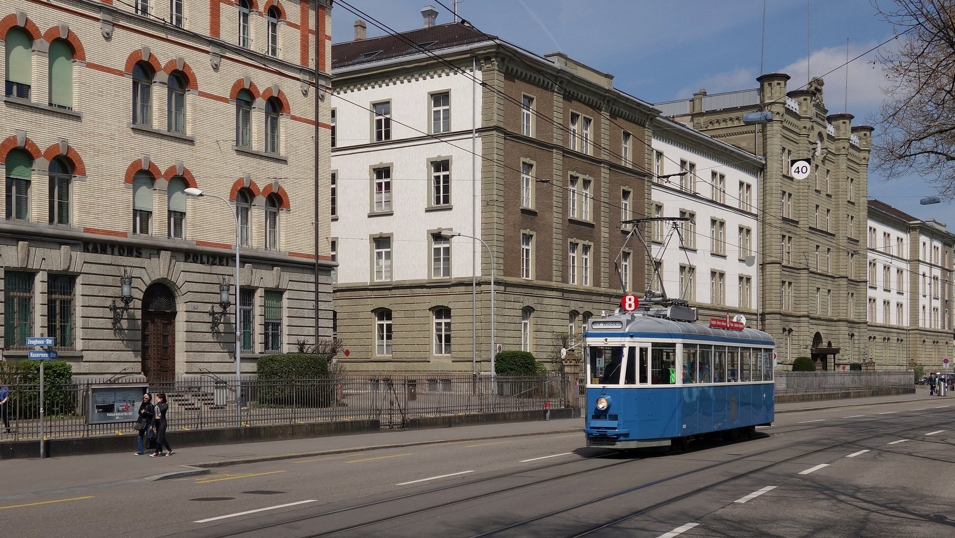 Tram Museum Zürich -  Ce 4/4 1530 bei der Kaserne  in Zürich