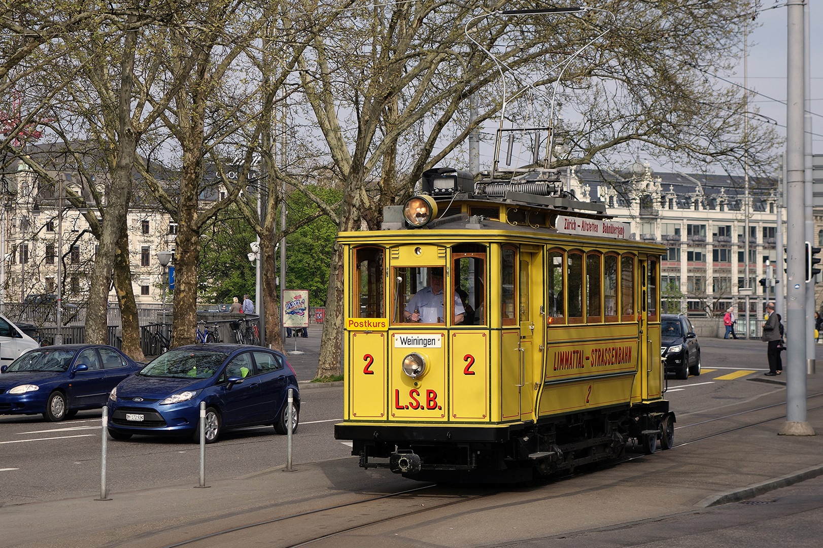 Tram Museum Zürich - LSB 2 mit Postrolli Z2 am Bellevue in Zürich