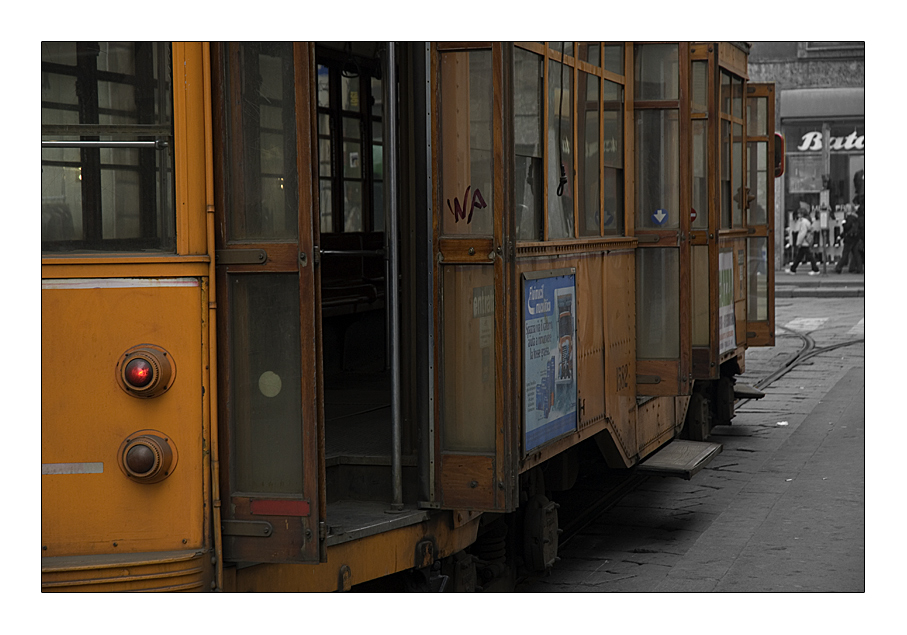 [ Tram  Tuere ]