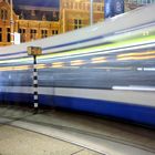 Tram vorm Hauptbahnhof in Amsterdam