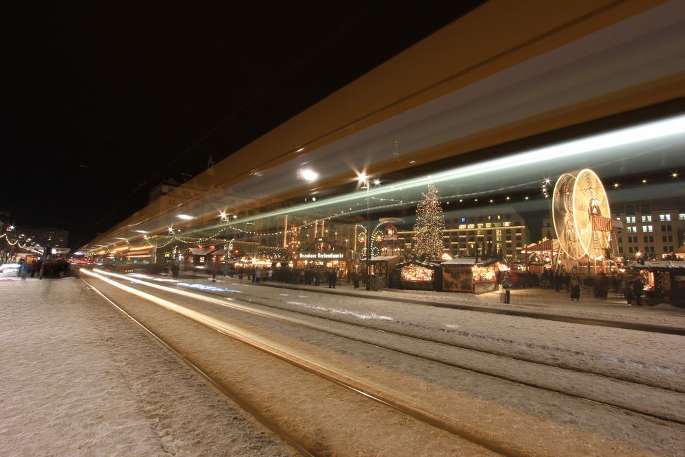 Tram zum Dresdner Striezelmarkt