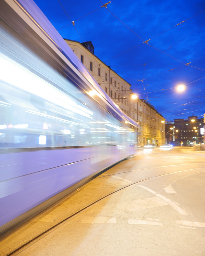 Tram zur blauen Stunde