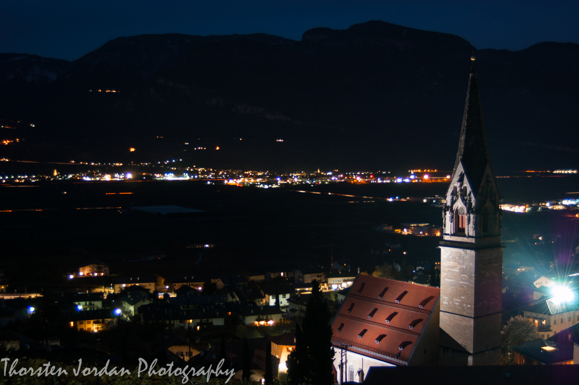 Tramin bei Nacht