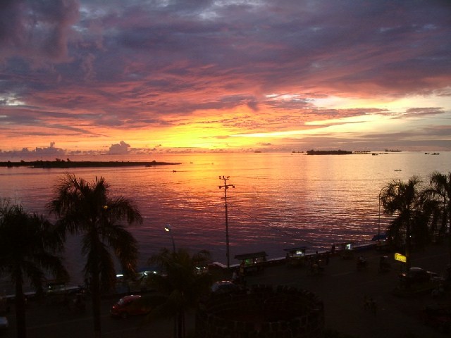 Tramonto a Makassar isola di Sulawesi (Celebes)(Indonesia)