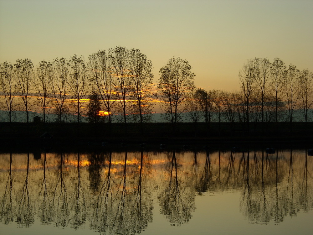 TRAMONTO AL LAGO