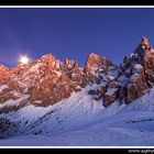 Tramonto con luna sulle pale di San Martino