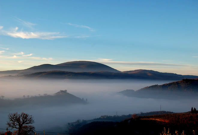 tramonto con nebbia