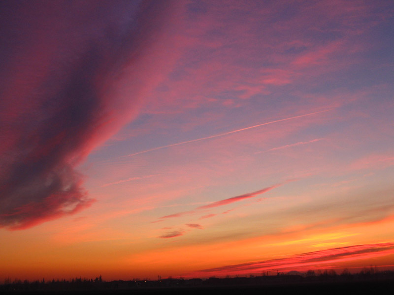 tramonto con nuvola rosa