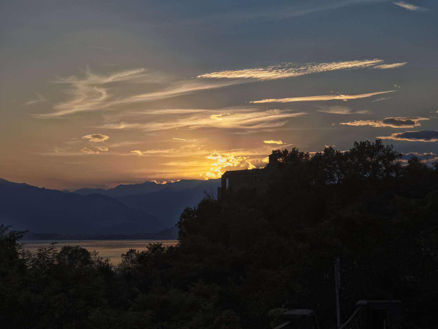 Tramonto da Castello in Castelveccana