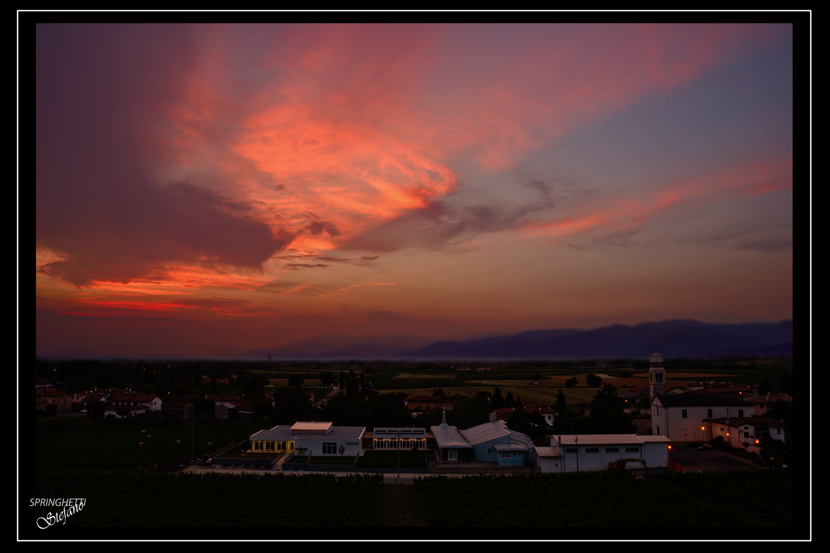 Tramonto dalla camera d'albergo a Ipplis