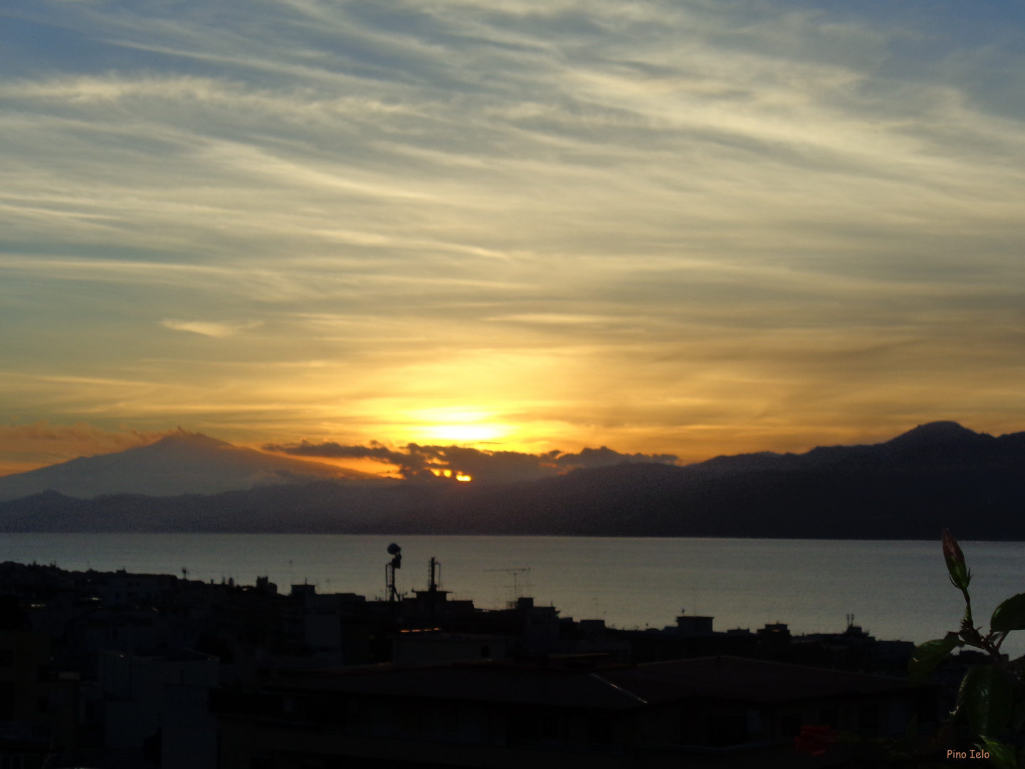 tramonto dello stretto di messina