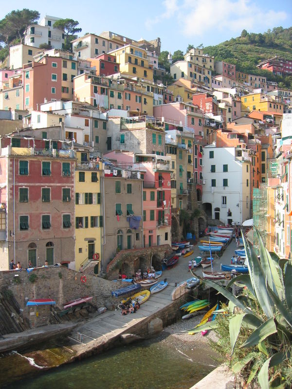 tramonto di colori alle cinqueterre