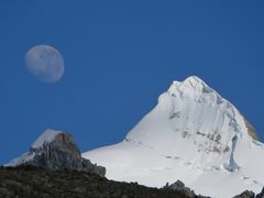 Tramonto di luna al campo di Huayhuash