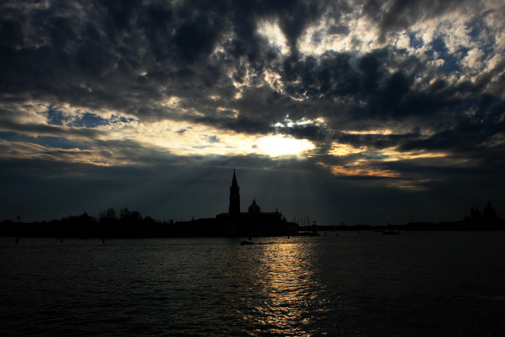 Tramonto d'incanto sulla laguna (estrapolato da: Gita a Venezia )