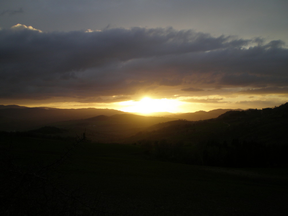 Tramonto fra le colline toscane..