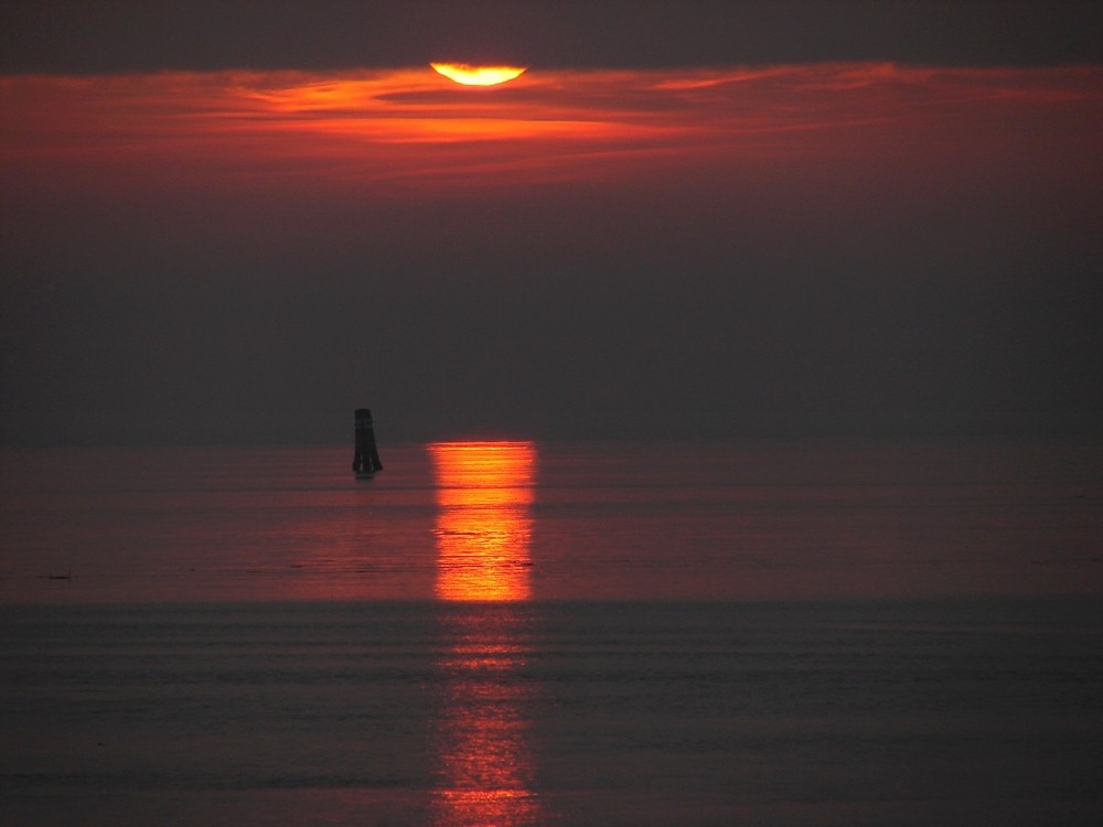 Tramonto fra nubi e foschia