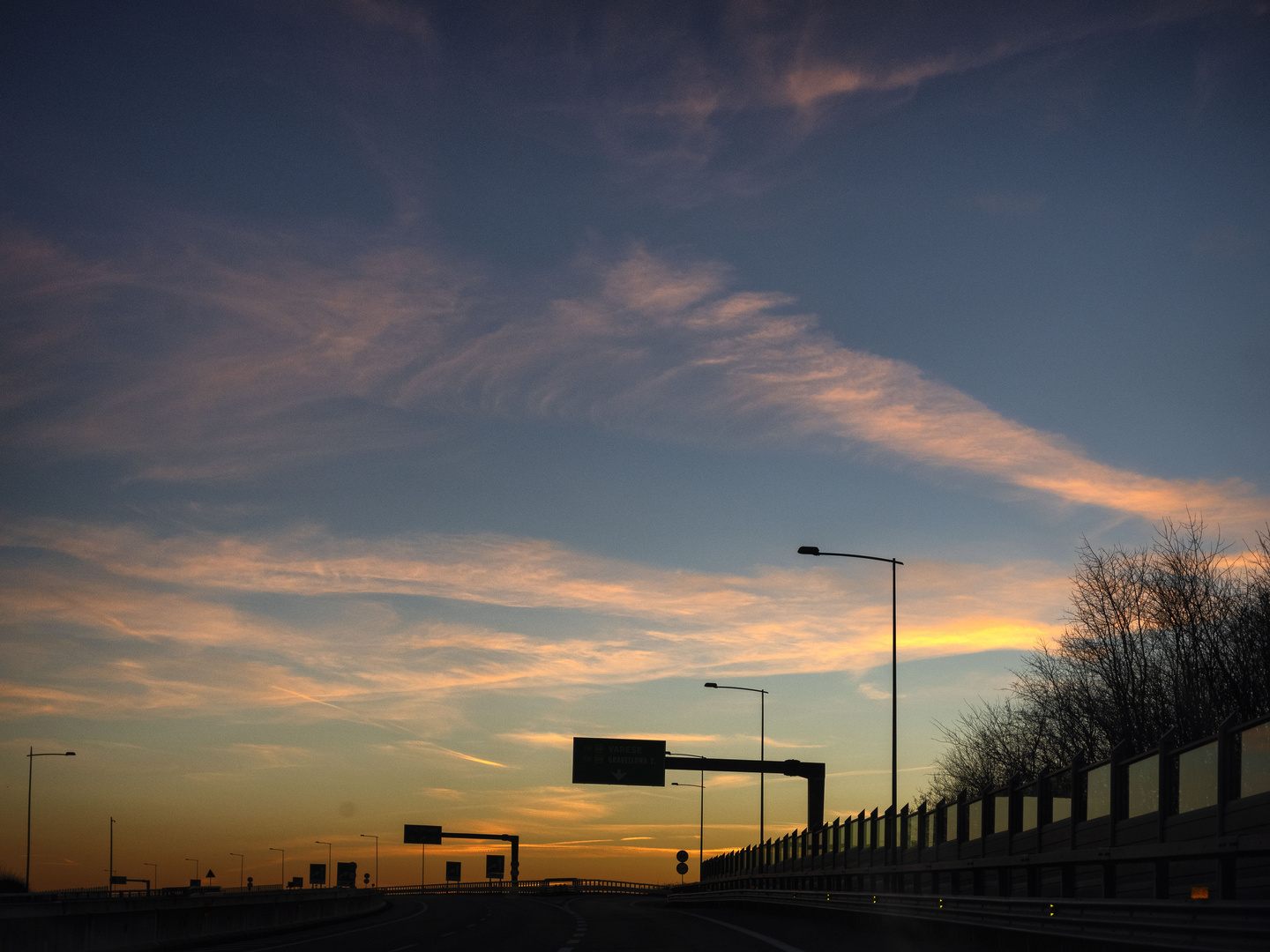 Tramonto in autostrada