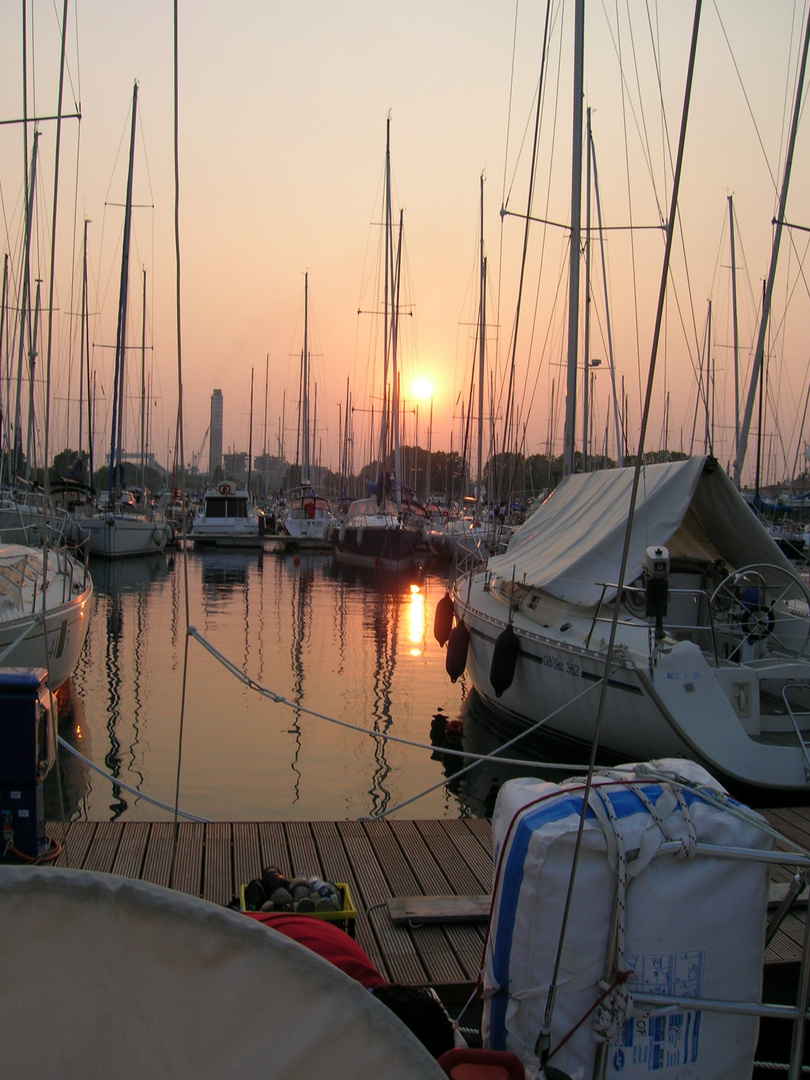 Tramonto in darsena