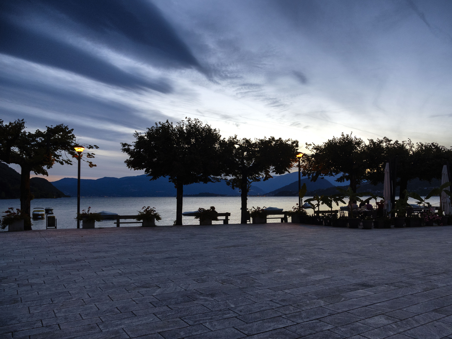 Tramonto in piazza Lago, Caldè