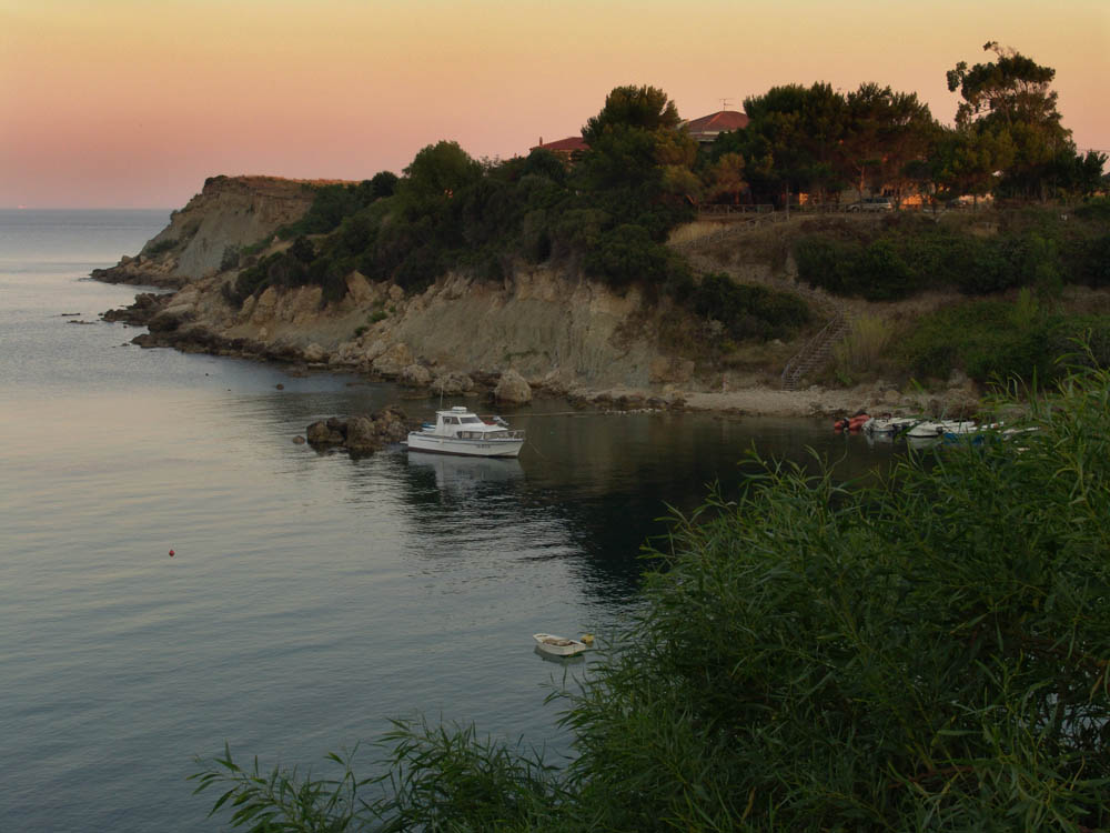 Tramonto in una scogliera Calabrese.