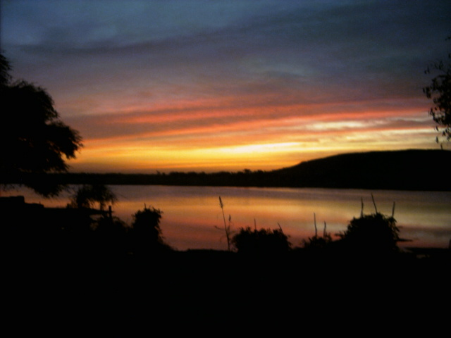 tramonto in un'oasi del deserto..