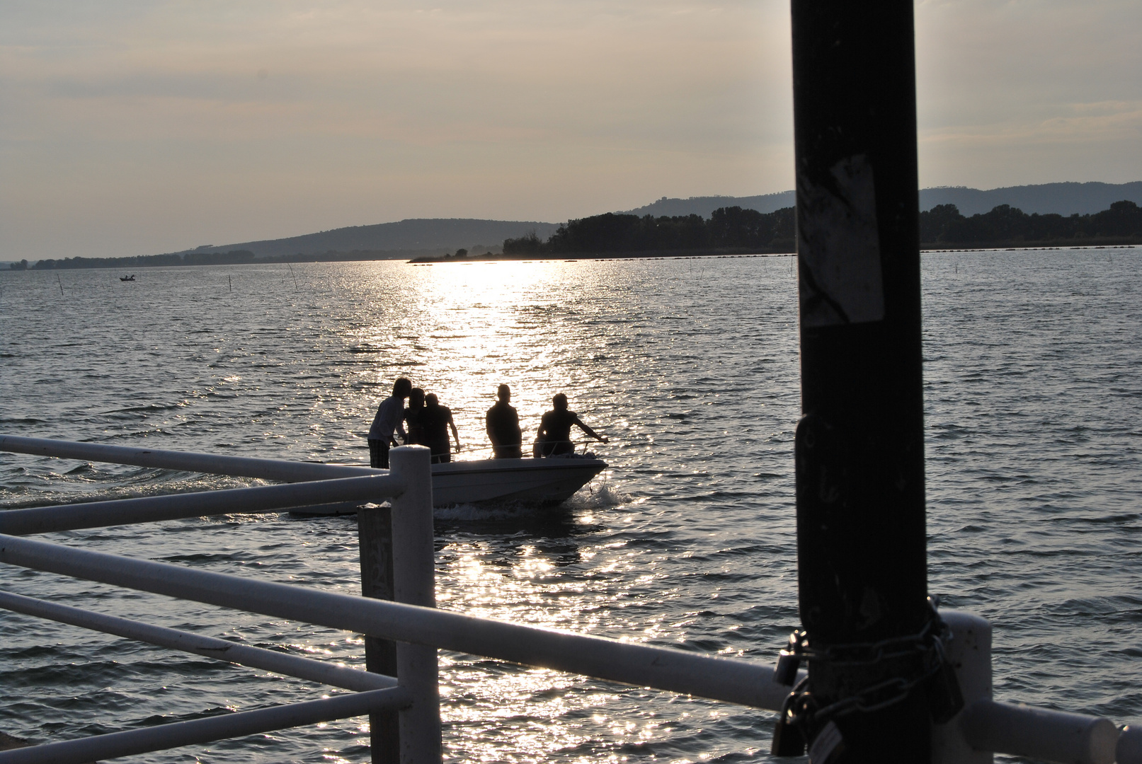 tramonto nel lago