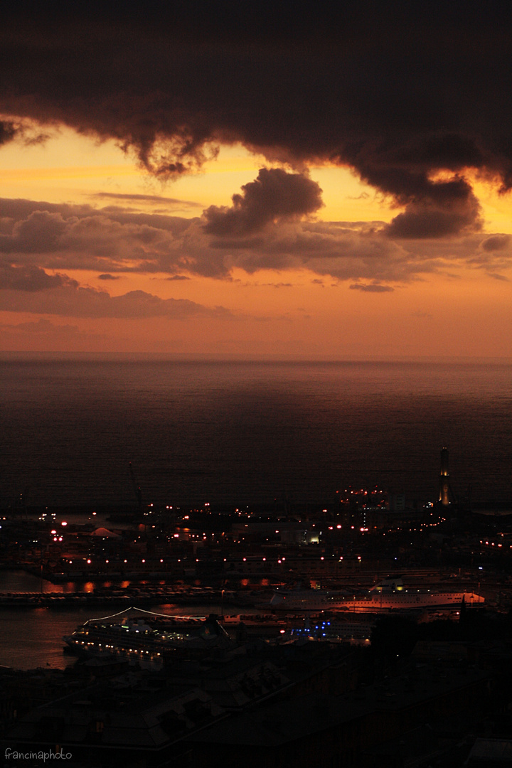 Tramonto nel Porto di Genova