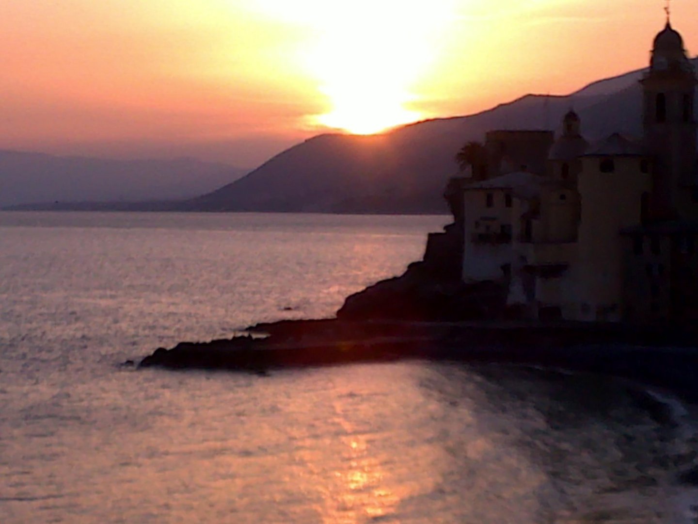 tramonto su Camogli Genova.