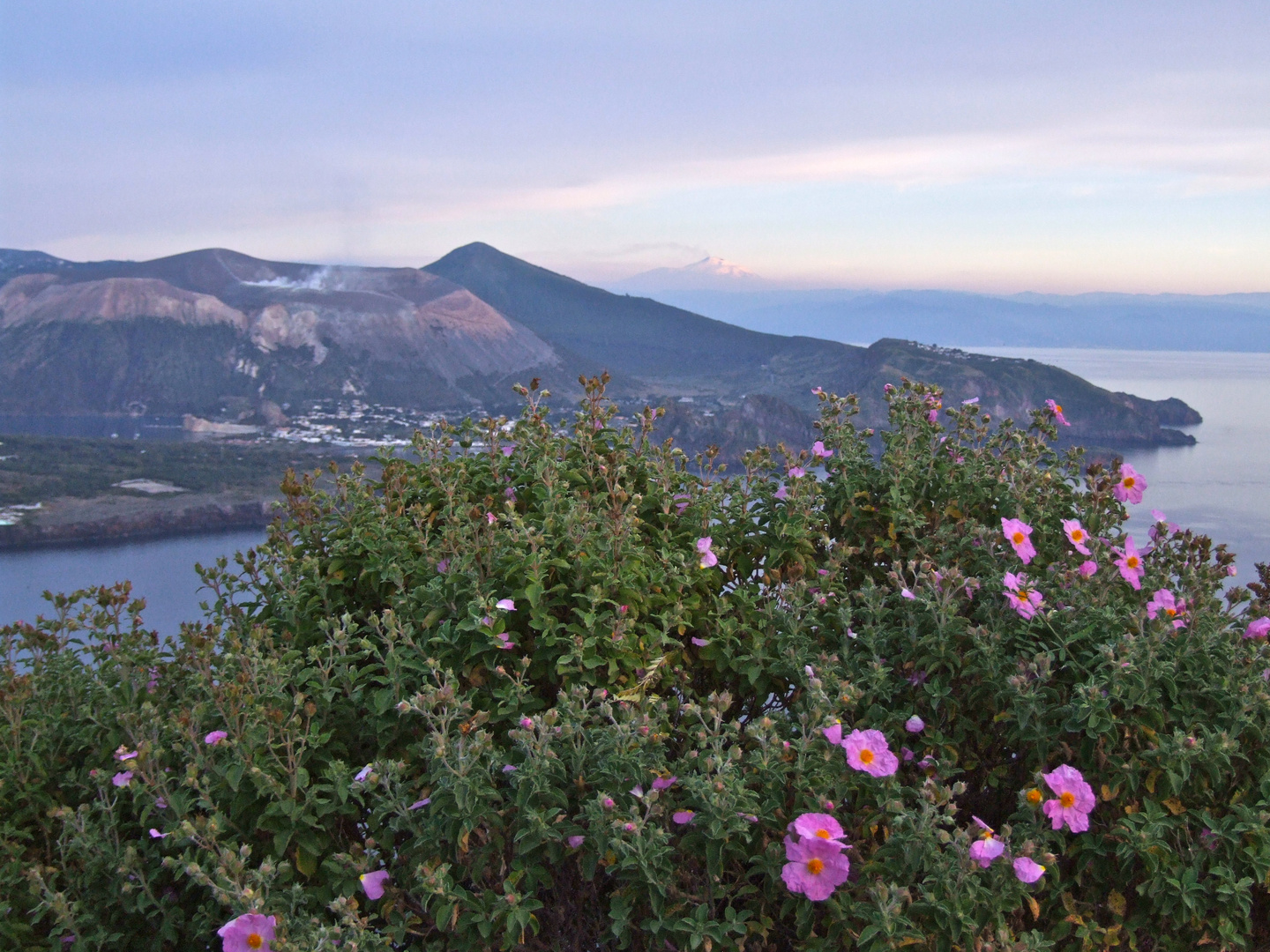 tramonto sui vulcani