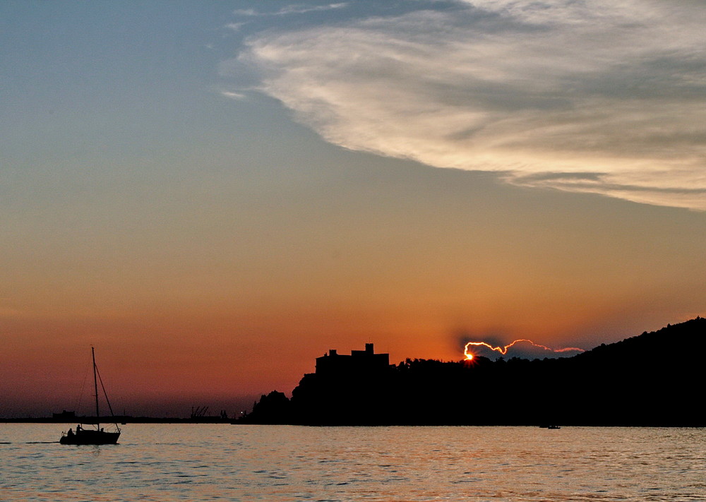 tramonto sul castello