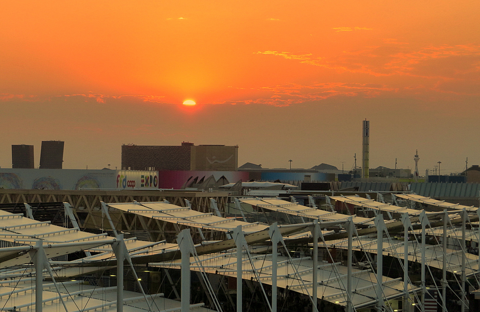 Tramonto sul decumano Expo 2015