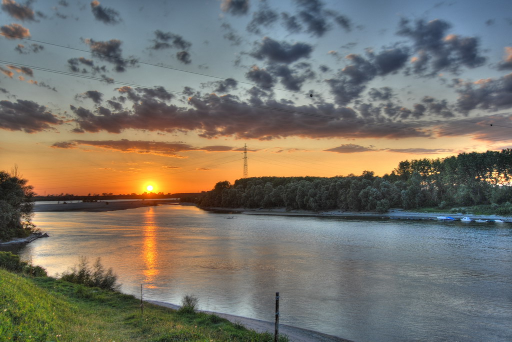 Tramonto sul Fiume