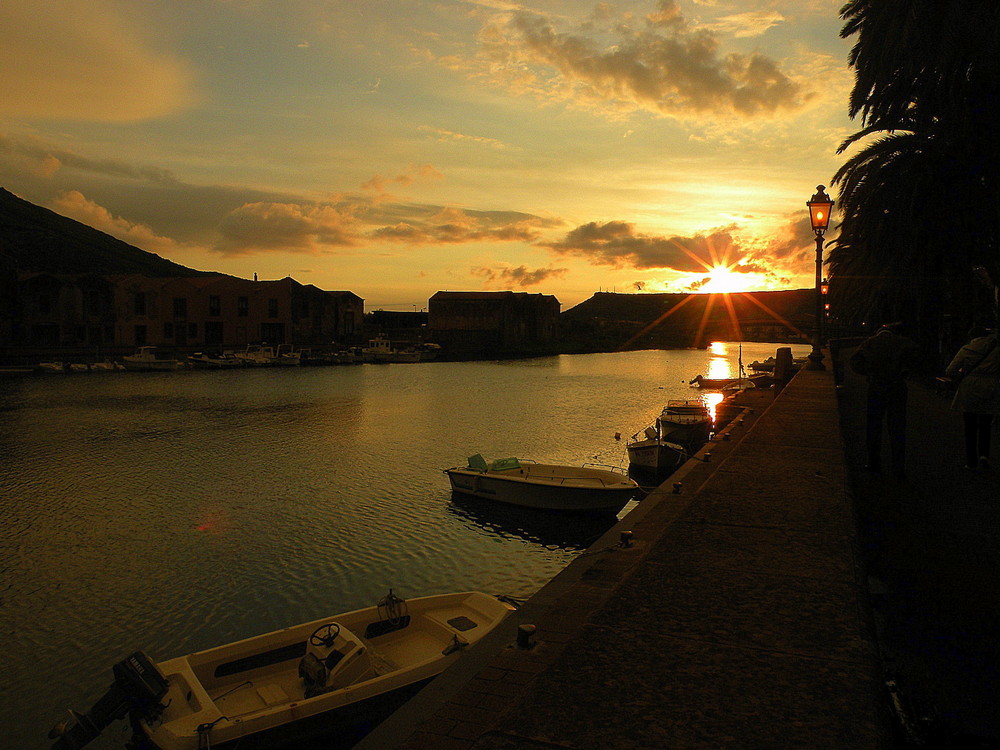 Tramonto sul fiume a Bosa