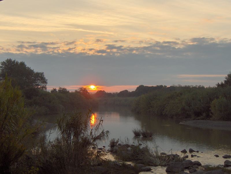 Tramonto sul fiume cecina