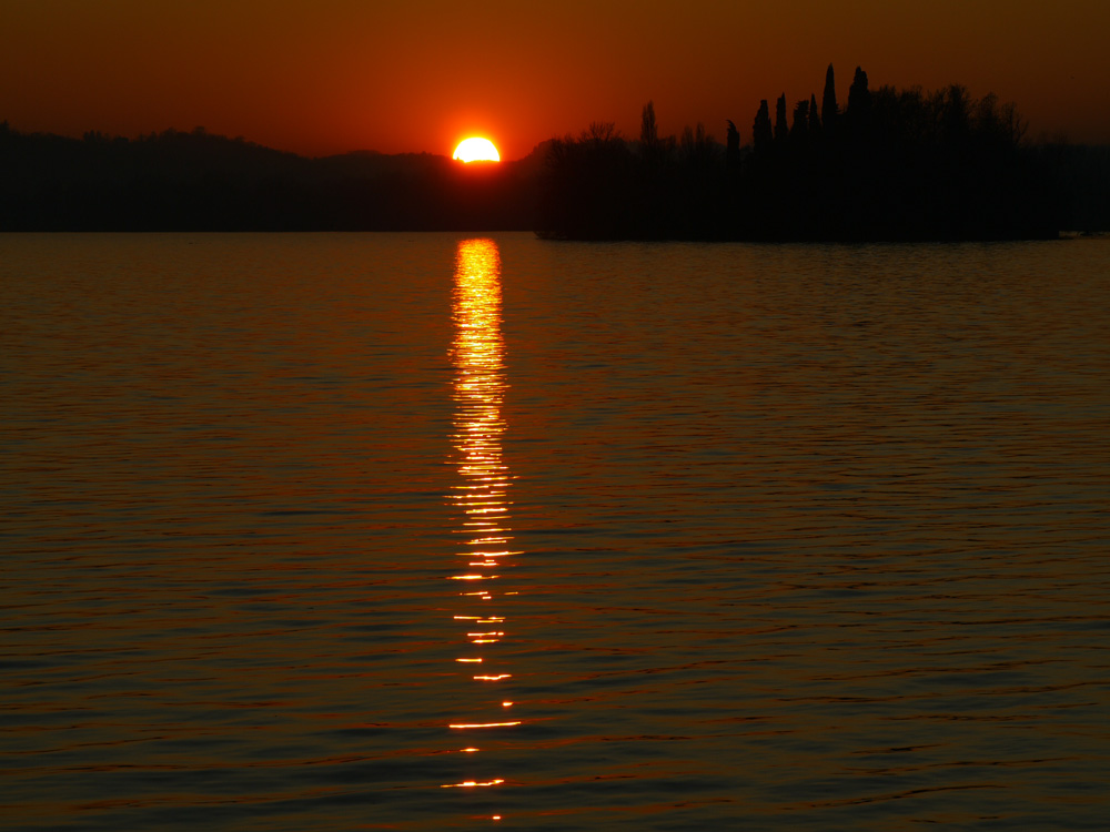 tramonto sul lago