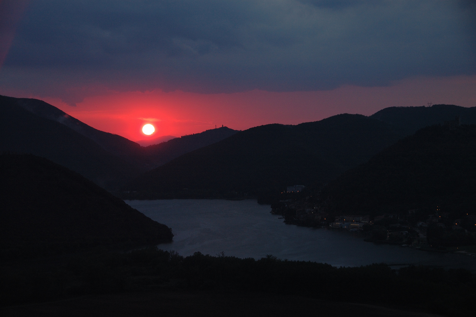 tramonto sul lago