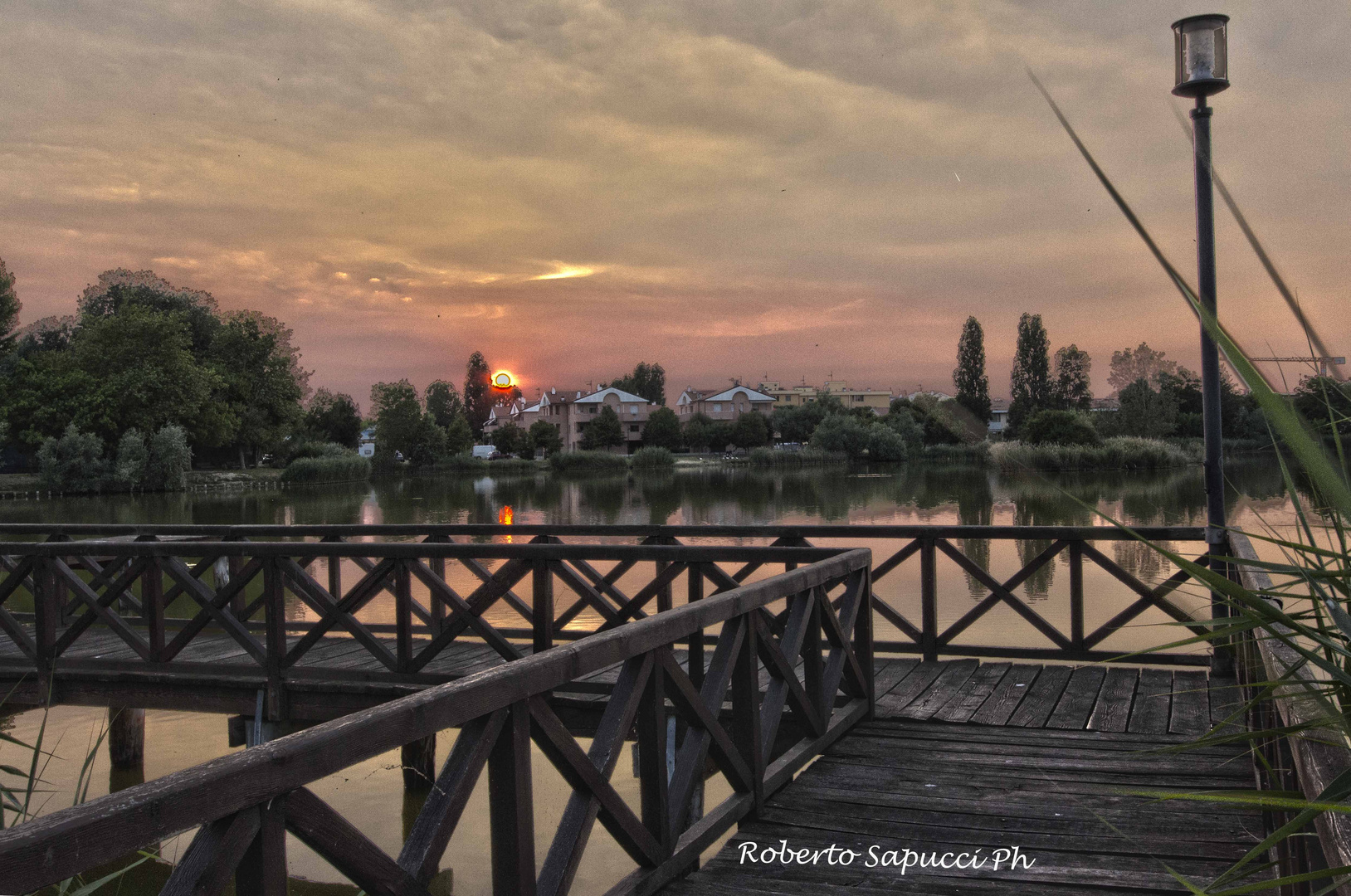 Tramonto sul lago