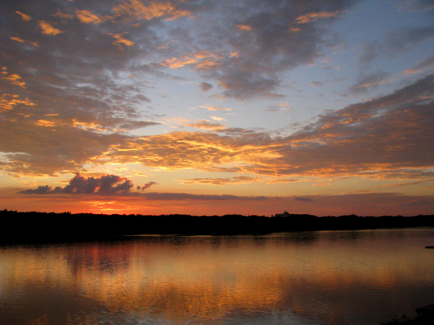 Tramonto sul lago