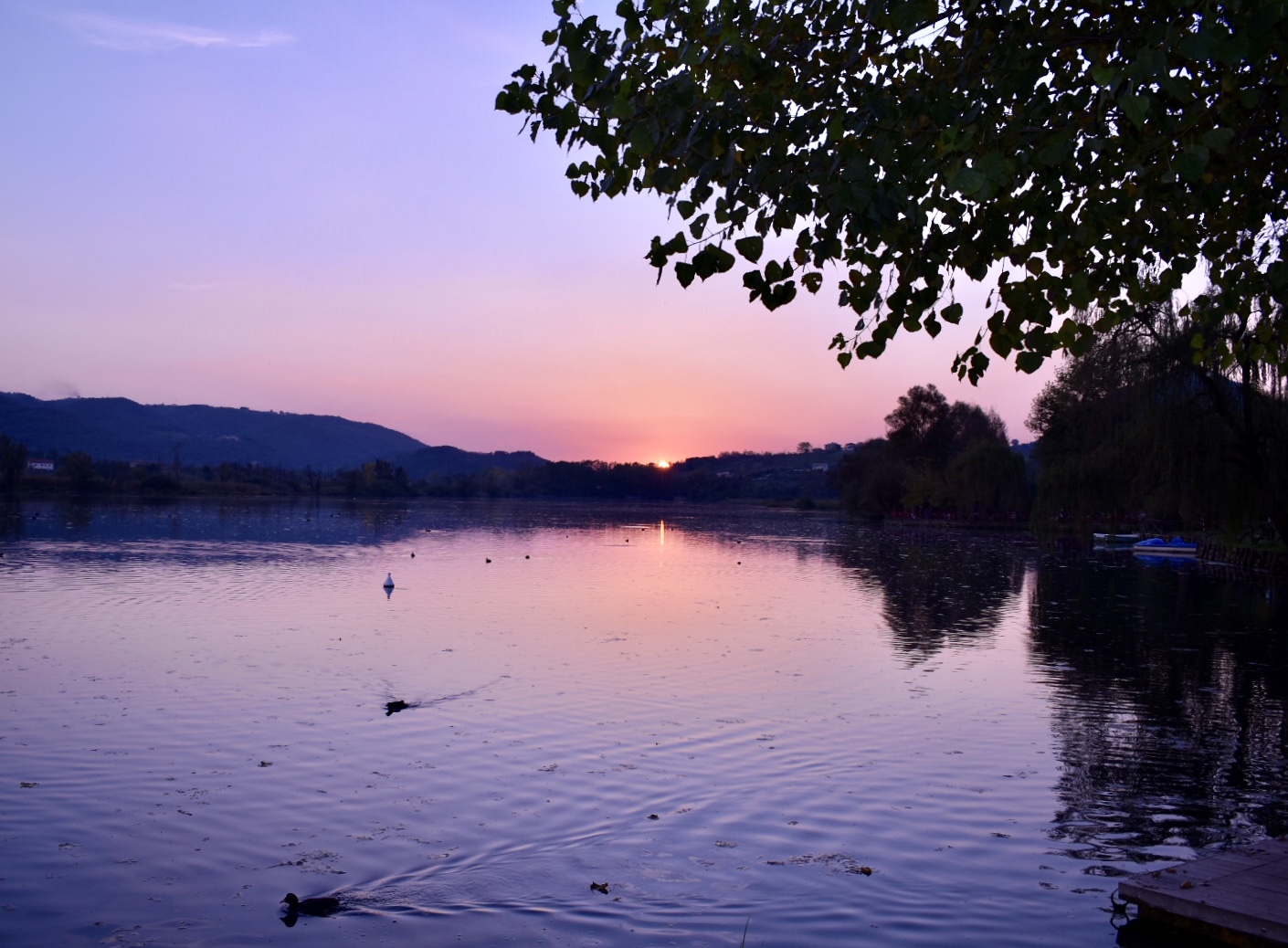 Tramonto sul lago