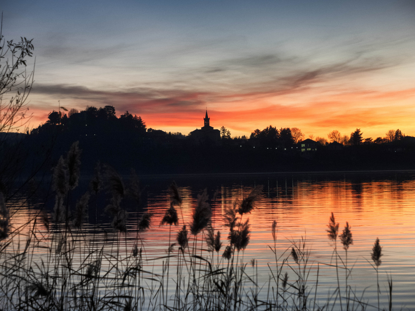 Tramonto sul lago