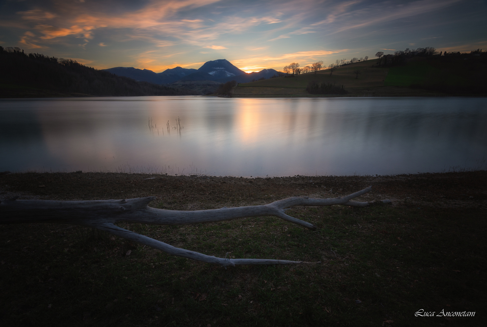 Tramonto sul lago