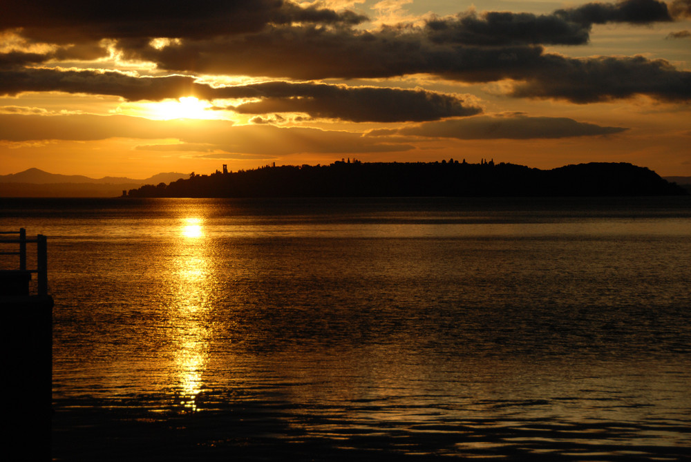 TRAMONTO SUL LAGO