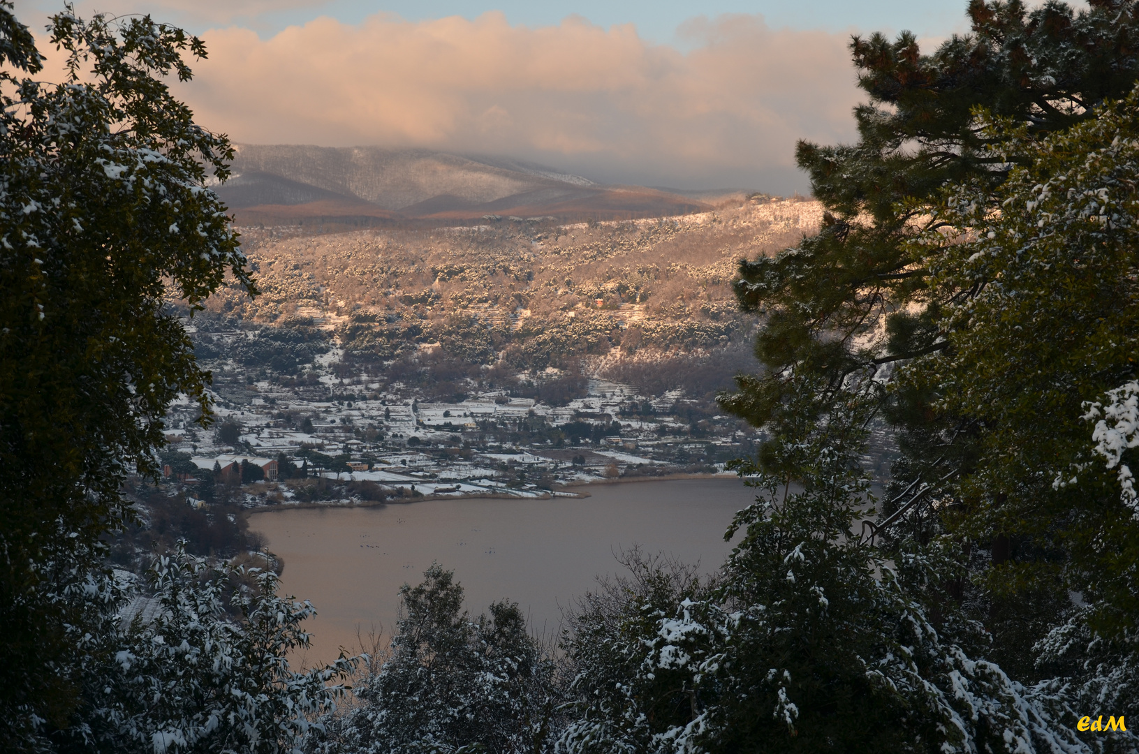 tramonto sul lago