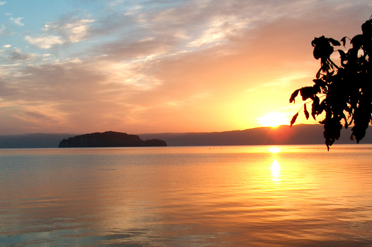 Tramonto sul lago di Bolsena