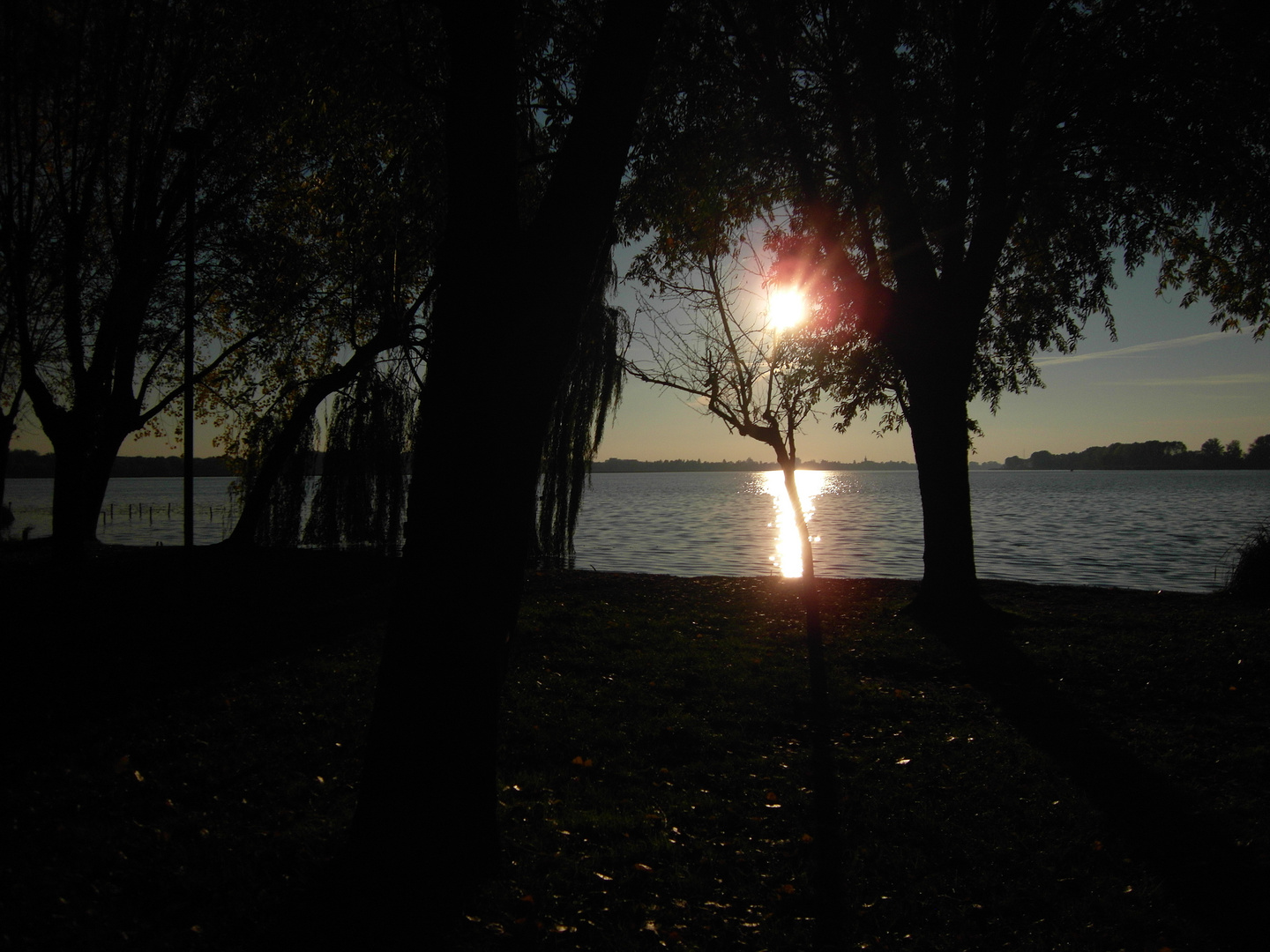 tramonto sul lago