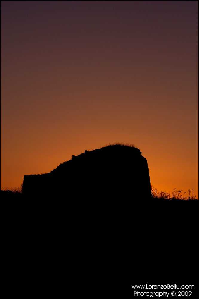 Tramonto sul nuraghe Losa (Abbasanta - NU)